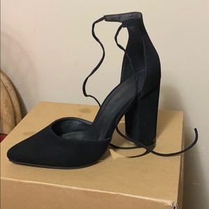 Black textured heel with tie at ankle